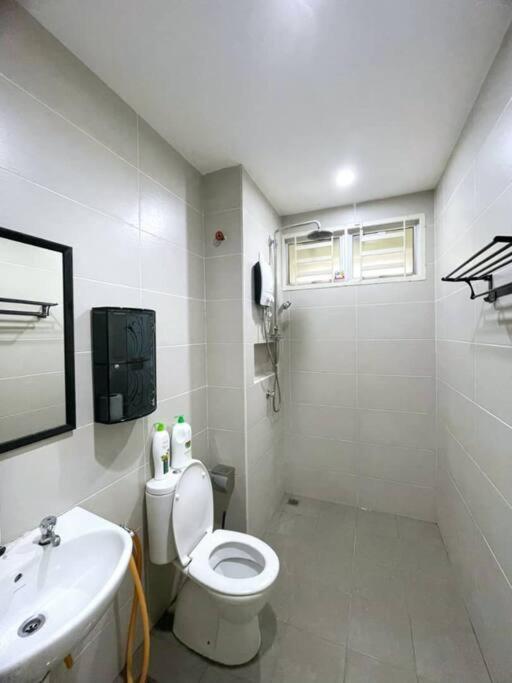 Cozyhouse 4Room 3Bath Room 10Pax'''Simpangampattasek Simpang Ampat  Екстер'єр фото